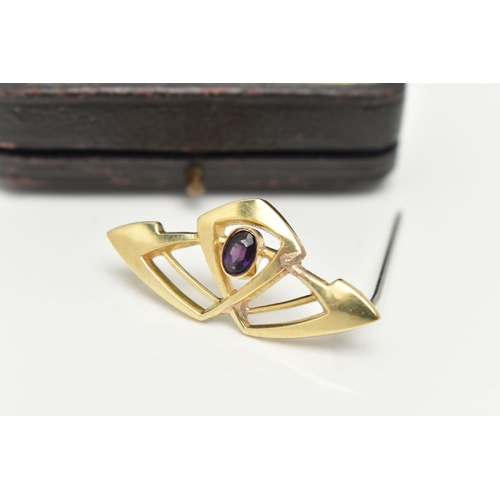 48 - AN AMETHYST BROOCH, of openwork design set with a central oval amethyst, stamped 15ct, length 35mm, ... 