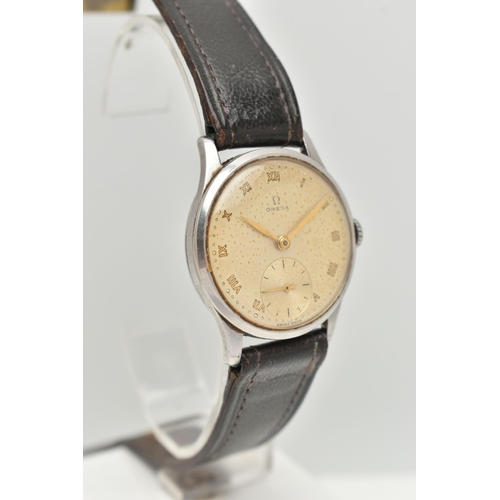 69 - AN 'OMEGA' WRISTWATCH, hand wound movement, round dial signed 'Omega', Roman numerals, subsidiary se... 