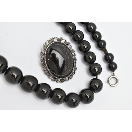 70 - A JET NECKLACE AND BROOCH, a necklace comprised of forty five graduated jet beads, fitted with a whi... 