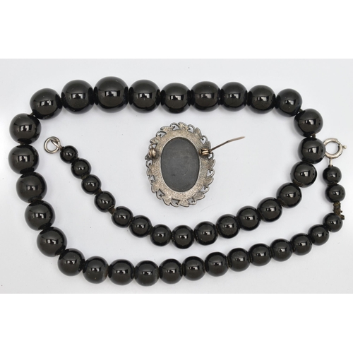 70 - A JET NECKLACE AND BROOCH, a necklace comprised of forty five graduated jet beads, fitted with a whi... 