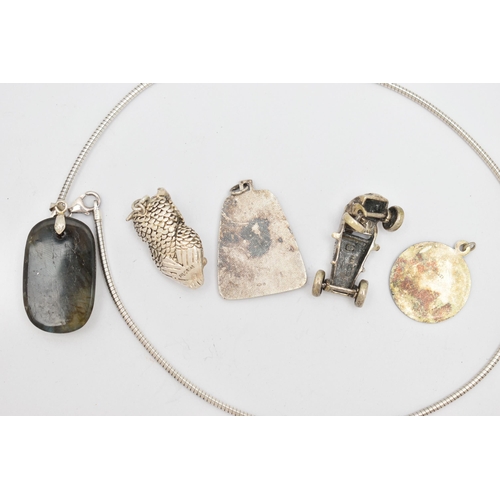 72 - A SMALL ASSORTMENT OF JEWELLERY, to include a labradorite pendant, suspended from a white metal chai... 