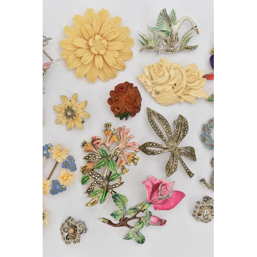 80 - AN ASSORTMENT OF BROOCHES, a selection of white metal costume jewellery brooches, bone and plastic b... 