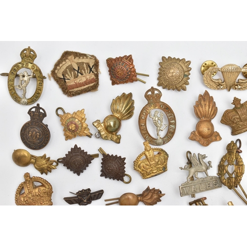 83 - AN ASSORTMENT OF MILITARY CAP BADGES AND PINS, brass badges from assorted British regiments