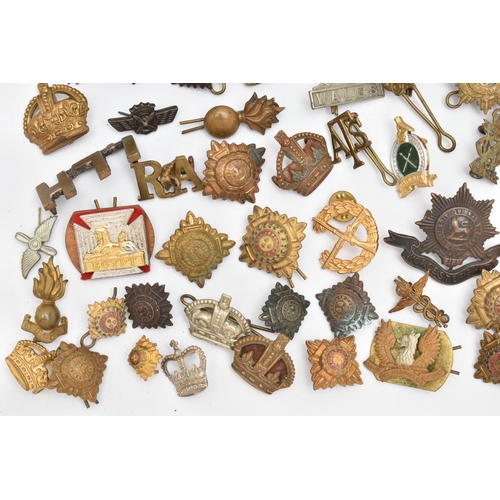 83 - AN ASSORTMENT OF MILITARY CAP BADGES AND PINS, brass badges from assorted British regiments