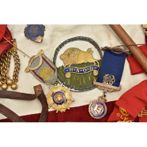 112 - A BOX OF ASSORTED MASONIC ITEMS, to include an apron, a sash and a pair of gauntlets, also including... 