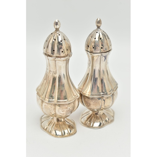 91 - A PAIR OF EDWARDIAN SILVER PEPPERETTES, baluster form, on oval bases with pointed finial covers, eac... 