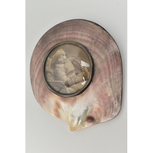 97 - AN EARLY 20TH CENTURY, BLACK LIP OYSTER MOTHER OF PEARL AND SILVER PHOTO FRAME, shell with a central... 