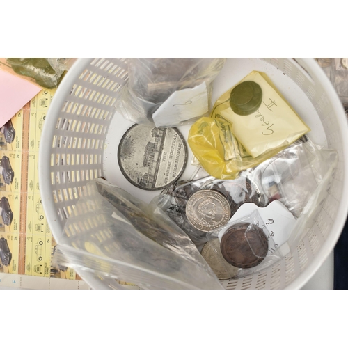 138 - A BOX OF COINS AND COMMEMORATIVES, to include approximately 40x Diamond Jubilee coin collection 24ct... 