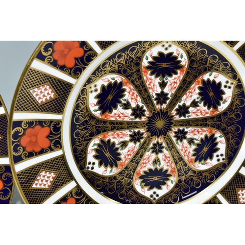 335 - TWO ROYAL CROWN DERBY IMARI 1128 PATTERN CABINET PLATES, diameter 27cm, backstamp dated 1979 (2) (Co... 