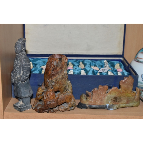 337 - A GROUP OF ORIENTAL CERAMICS, BOXED BONE CHESS SET, ETC, including a 19th century Canton Famille Ros... 