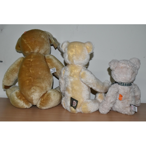 340 - AN UNBOXED MODERN MERRYTHOUGHT GOLDEN PLUSH MOHAIR BEAR, very good condition, with Merrythought labe... 