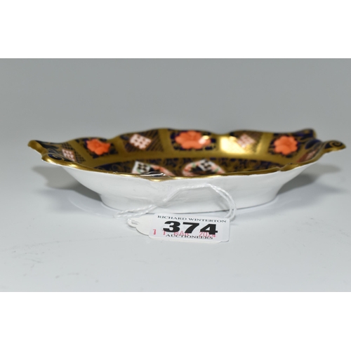 374 - A ROYAL CROWN DERBY SOLID GOLD BAND IMARI 1128 TRINKET DISH, of oval form with twin handles and wavy... 