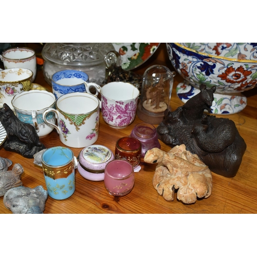 382 - A SMALL QUANTITY OF CERAMICS AND GLASSWARE INCLUDING COFFEE CUPS, a modern treen carving of a lizard... 