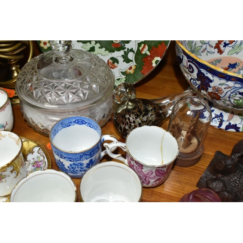 382 - A SMALL QUANTITY OF CERAMICS AND GLASSWARE INCLUDING COFFEE CUPS, a modern treen carving of a lizard... 