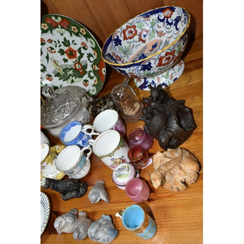 382 - A SMALL QUANTITY OF CERAMICS AND GLASSWARE INCLUDING COFFEE CUPS, a modern treen carving of a lizard... 