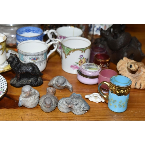 382 - A SMALL QUANTITY OF CERAMICS AND GLASSWARE INCLUDING COFFEE CUPS, a modern treen carving of a lizard... 