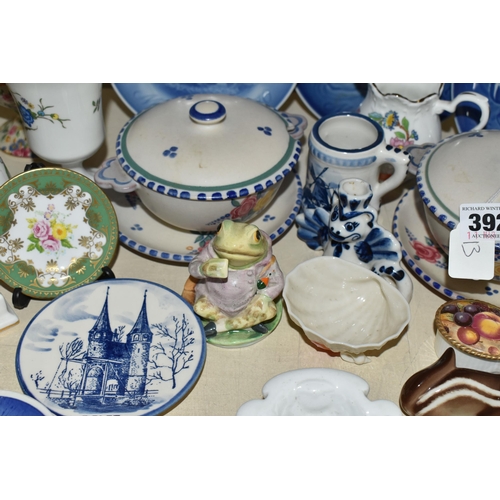 392 - A GROUP OF 19TH AND 20TH CENTURY CERAMICS, including a 19th century British porcelain dessert platte... 