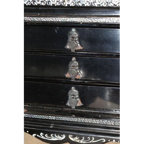 404 - A GROUP OF CLOCKS AND AN ORIENTAL STYLE JEWELLERY BOX, black lacquered with three drawers and mother... 