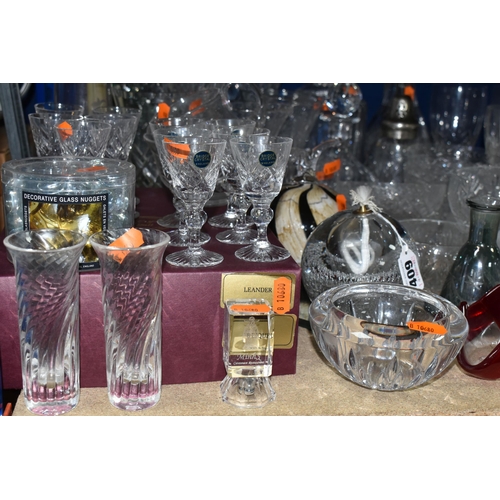 409 - A LARGE QUANTITY OF CUT CRYSTAL AND GLASSWARE, comprising wine glasses, ale glasses, whisky tumblers... 