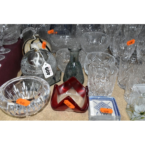 409 - A LARGE QUANTITY OF CUT CRYSTAL AND GLASSWARE, comprising wine glasses, ale glasses, whisky tumblers... 