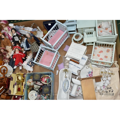 427 - A COLLECTION OF ASSORTED MODERN DOLLS HOUSE FURNITURE AND ACCESSORIES, assorted styles and periods o... 