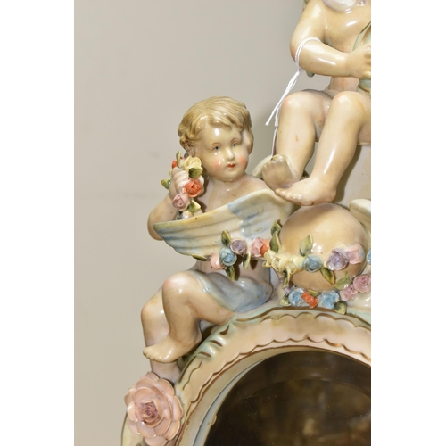 440 - AN EARLY 20TH CENTURY SITZENDORF PORCELAIN FLORAL ENCRUSTED AND FIGURAL MIRROR, modelled with three ... 