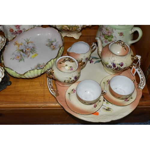 452 - A COLLECTION OF LATE 19TH AND EARLY 20TH CENTURY CERAMIC TEA AND TABLEWARE, comprising a Victoria Ca... 