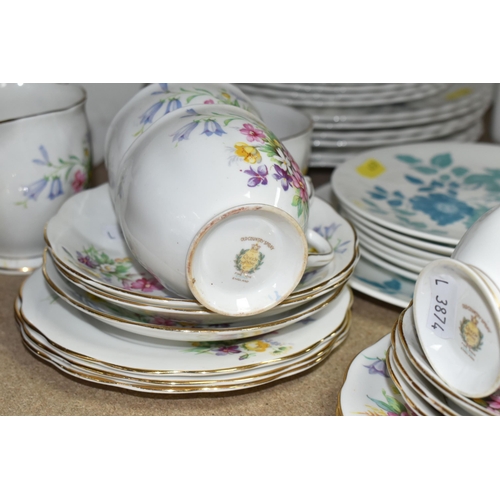 459 - A QUANTITY OF WEDGWOOD, ROYAL DOULTON AND QUEEN ANNE TEA AND DINNER WARE, including a Royal Doulton ... 