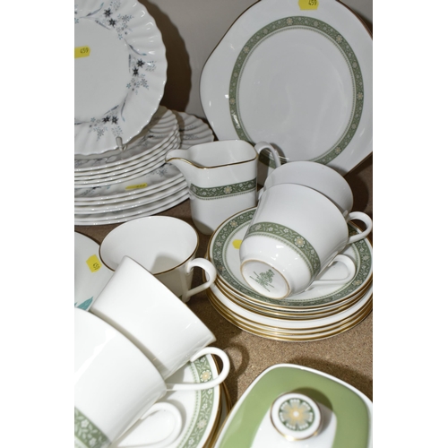 459 - A QUANTITY OF WEDGWOOD, ROYAL DOULTON AND QUEEN ANNE TEA AND DINNER WARE, including a Royal Doulton ... 