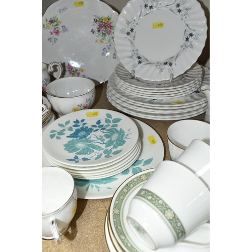 459 - A QUANTITY OF WEDGWOOD, ROYAL DOULTON AND QUEEN ANNE TEA AND DINNER WARE, including a Royal Doulton ... 