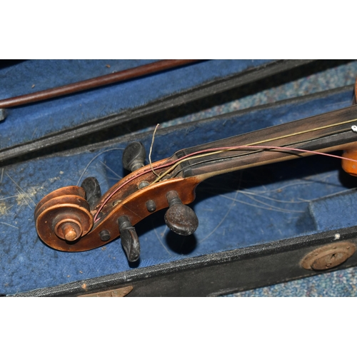 476 - AN UNBRANDED 20TH CENTURY VIOLIN IN HARD CASE, the two piece back is approximately 35cm long with a ... 