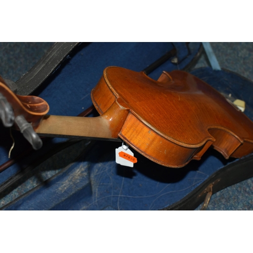 476 - AN UNBRANDED 20TH CENTURY VIOLIN IN HARD CASE, the two piece back is approximately 35cm long with a ... 