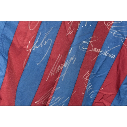 478 - A SIGNED BARCELONA HOME REPLICA FOOTBALL SHIRT, signed by Ronaldinho, Eto'o, Puyol, Deco, Valdes, La... 