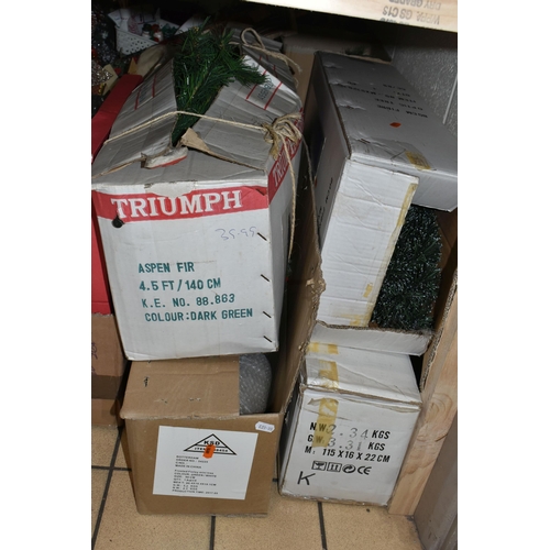 508 - FIVE BOXES AND LOOSE CHRISTMAS DECORATIONS AND ORNAMENTS, to include fibre optic house ornaments, th... 