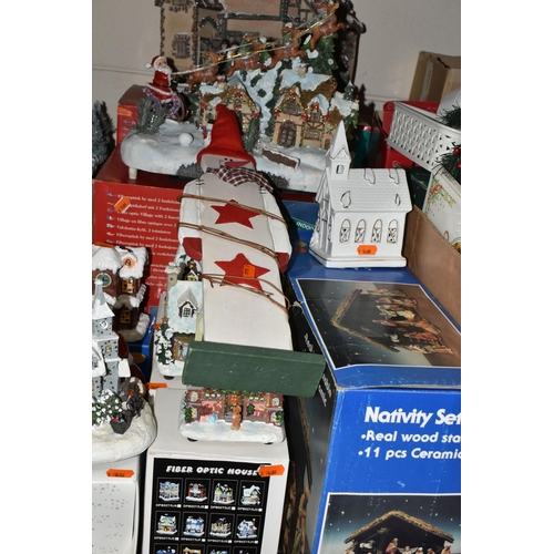 508 - FIVE BOXES AND LOOSE CHRISTMAS DECORATIONS AND ORNAMENTS, to include fibre optic house ornaments, th... 