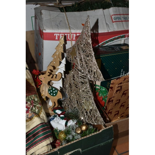 508 - FIVE BOXES AND LOOSE CHRISTMAS DECORATIONS AND ORNAMENTS, to include fibre optic house ornaments, th... 