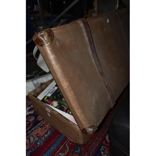 570 - A VINTAGE TRAVELLING TRUNK, SPICE GIRL COLLECTABLE TOYS AND SUNDRIES, to include a boxed set of 'Gir... 