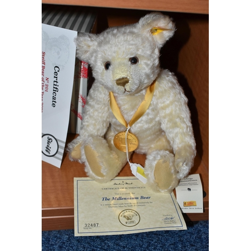 586 - TWO BOXED STEIFF LIMITED EDITION 'BEAR OF THE YEAR' FOR 2014 AND 2022, EXCLUSIVE TO DANBURY MINT AND... 