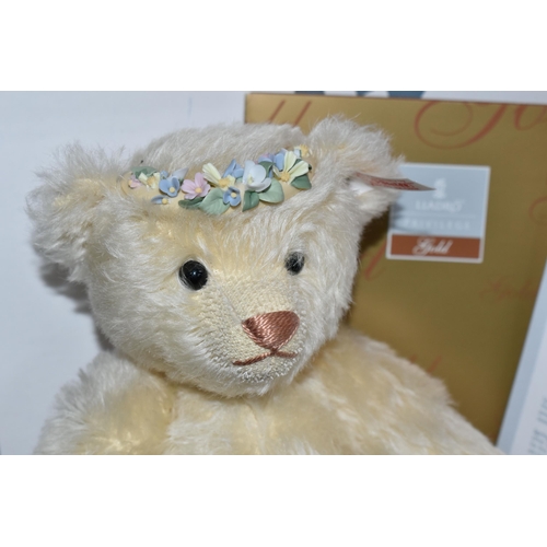 598 - A BOXED STEIFF LIMITED EDITION 'SPRING TEDDY BEAR - LLADRO FOUR SEASONS COLLECTION', no.677038, ltd ... 