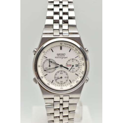 20 - A GENTS 'SEIKO QUARTZ CHRONOGRAPH' WRISTWATCH, round silver dial signed 'Seiko Quartz Chronograph', ... 