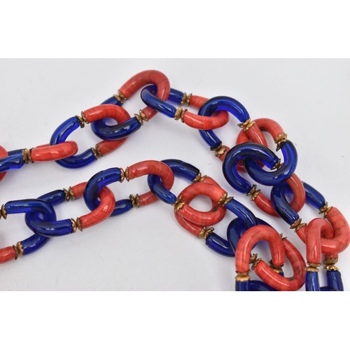 51 - A MID CENTURY ITALIAN GLASS NECKLACE, circa 1960, a red and blue glass necklace in the style of Arch... 