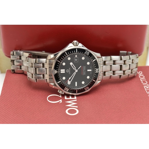 58 - A GENTS BOXED 'OMEGA SEAMASTER' WRISTWATCH, quartz movement, round black dial signed 'Omega Seamaste... 