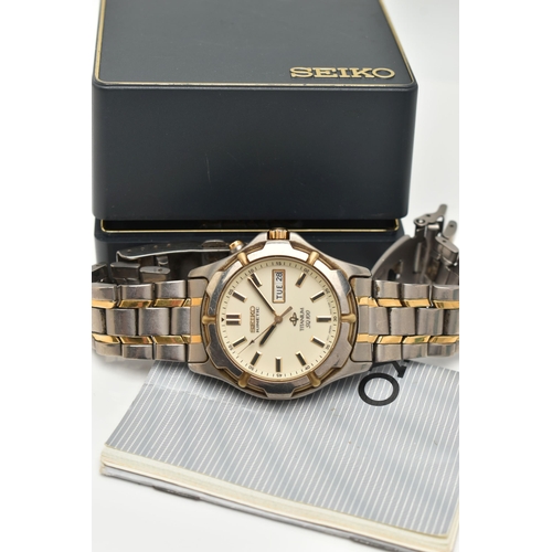 60 - A GENTS BOXED 'SEIKO KINETIC' WRISTWATCH, round cream dial signed 'Seiko Kinetic, Titanium SQ 100', ... 