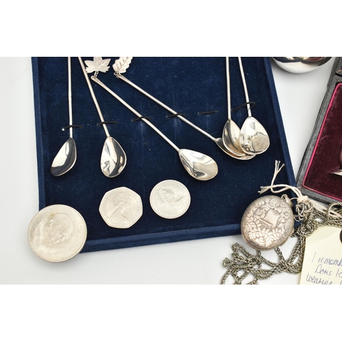 102 - ASSORTED SILVER ITEMS, to include a cased set of spoons, each fitted with a leaf charm to the termin... 