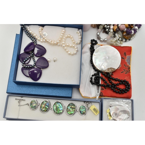 103 - A BOX OF SEMI-PRECIOUS GEMSTONE JEWELLERY, to include a rose quartz stretch link bracelet, a boxed h... 