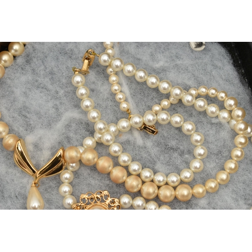 105 - SWAROVSKI AND OTHER COSTUME JEWELLERY, to include a boxed 'Swarovski' gold tone paste set necklace, ... 