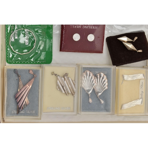 106 - ASSORTED SILVER AND WHITE METAL JEWELLERY, to include two silver hinged bangles, both hallmarked Bir... 