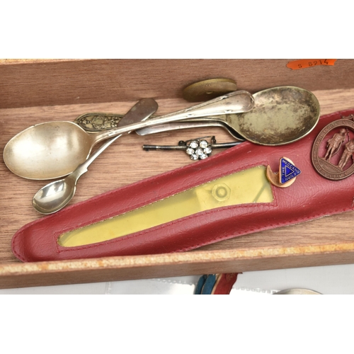 108 - A SMALL WOODEN BOX WITH ITEMS, to include a single silver teaspoon, hallmarked Birmingham, a boxed s... 