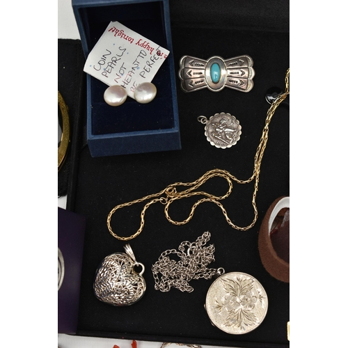 112 - SILVER AND WHITE METAL JEWELLERY AND ITEMS, to include a pair of silver cufflinks, polished rectangu... 