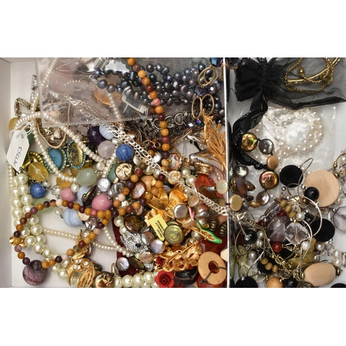 117 - A COLLECTION OF COSTUME AND GEM SET JEWELLERY, to include a Kirks Folly Man on the Moon bracelet, a ... 